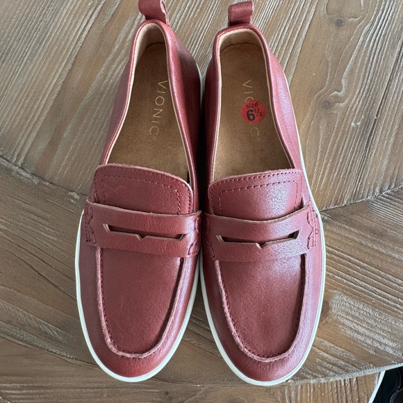 Vionic Women’s Red Uptown Leather Loafers sz 6.5 NWT - Picture 7 of 8